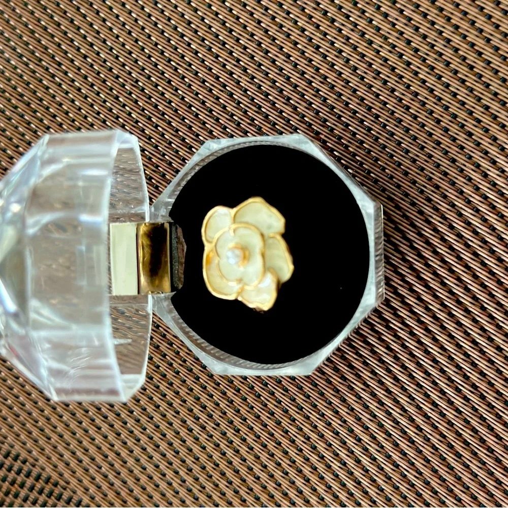 Golden ring - Picture 2 of 2